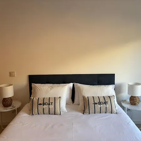 Summersalt - Old Town Apartment